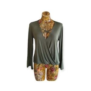 Abbeline top green long sleeve small